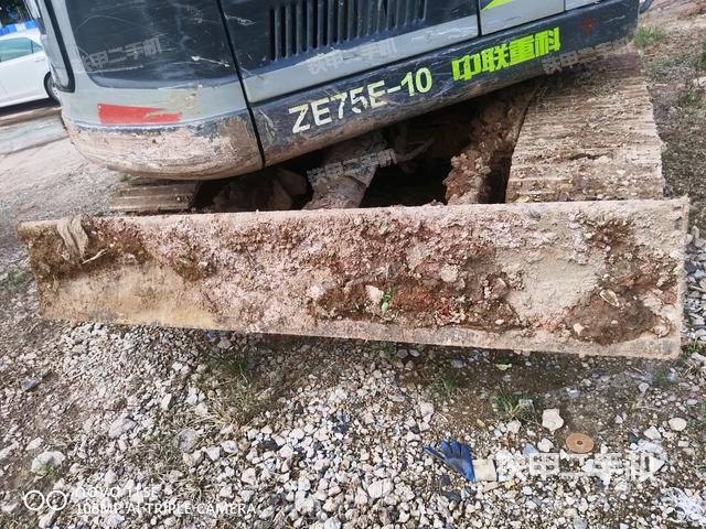 转盘和下车架正前（工作和回转装置）