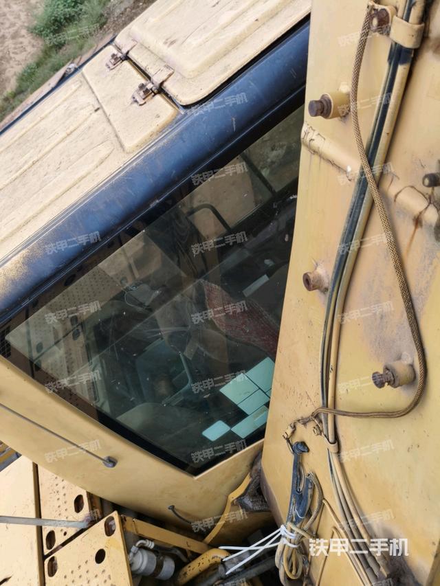 驾驶室顶部（整机外观）