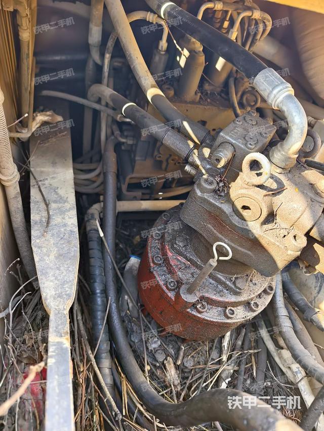 回转马达和主控阀（整机外观）