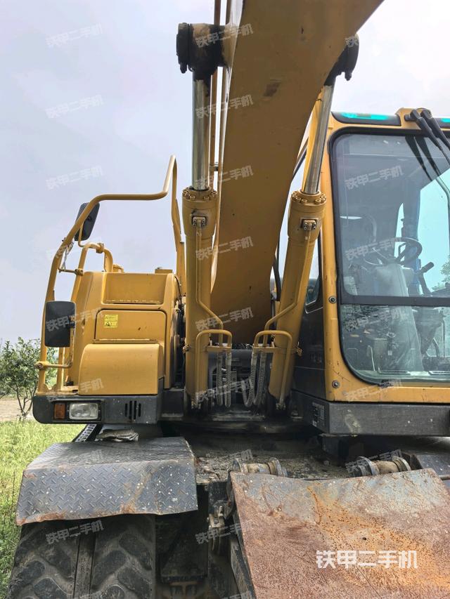 大臂油缸整體?豎拍（工作和回轉(zhuǎn)裝置）