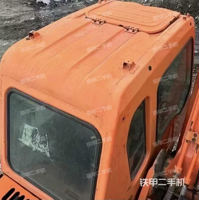 驾驶室顶部（整机外观）