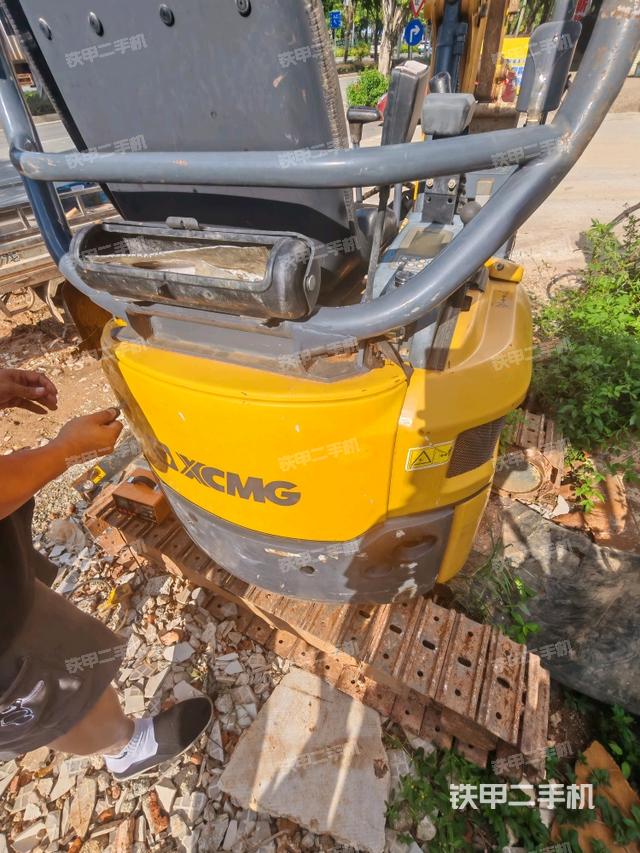 回转马达和主控阀（整机外观）