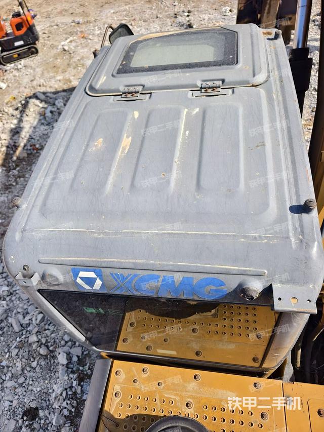 驾驶室顶部（整机外观）