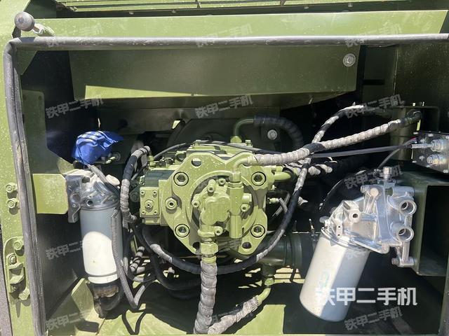 液壓泵艙室正面整體（整機(jī)外觀）