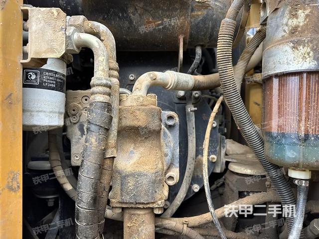 液壓泵艙室正面整體（整機(jī)外觀）