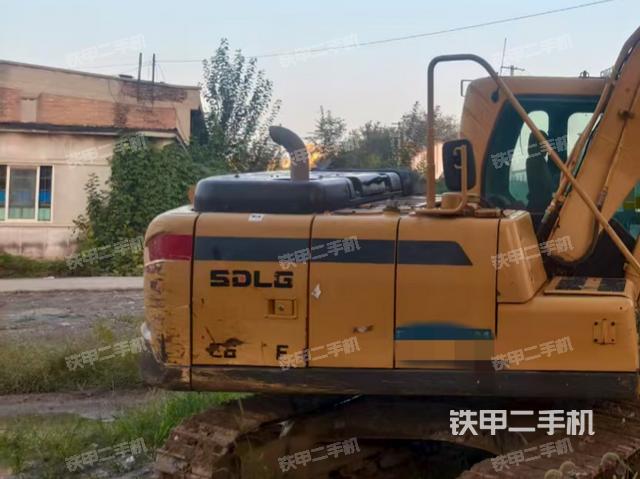 液壓泵艙室正面整體（整機(jī)外觀）