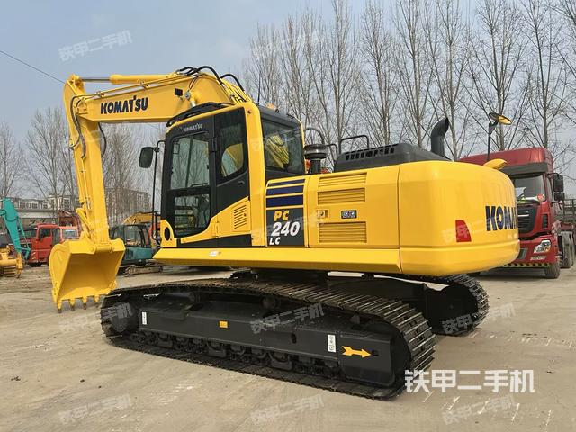 小松PC240LC-8挖掘机