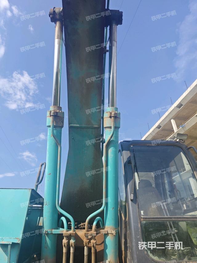 大臂油缸整體?豎拍（工作和回轉(zhuǎn)裝置）