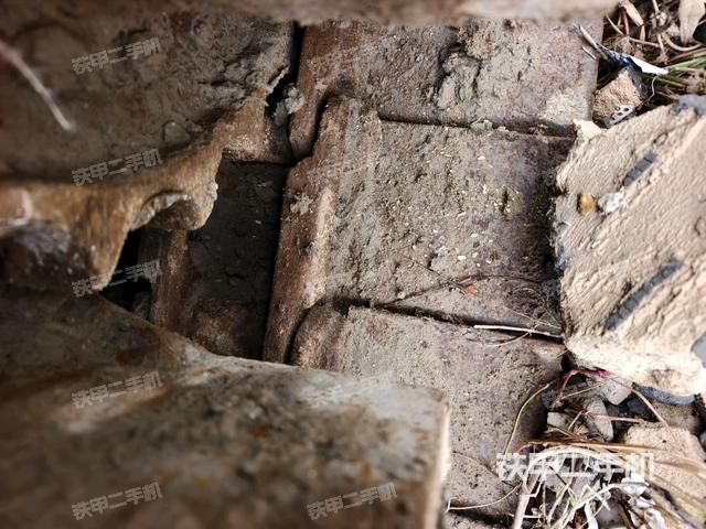 右驅(qū)動(dòng)輪（行走機(jī)構(gòu)）