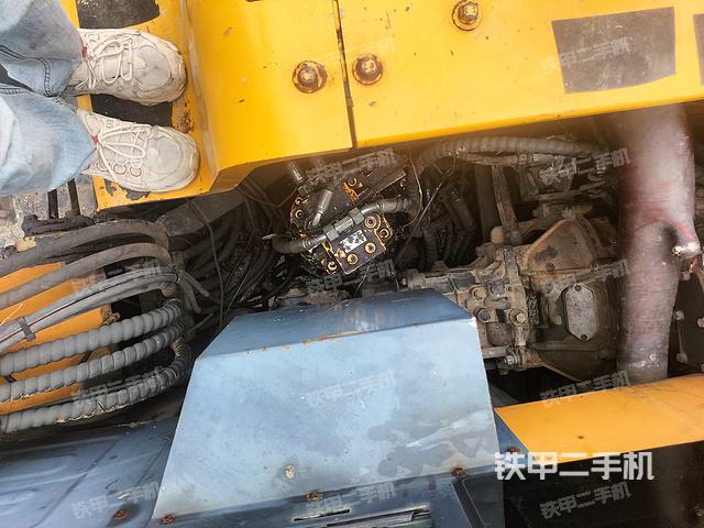 回转马达和主控阀（整机外观）