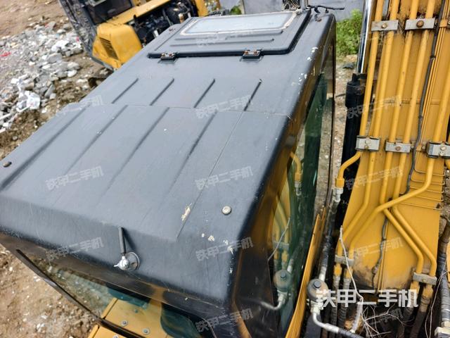 驾驶室顶部（整机外观）