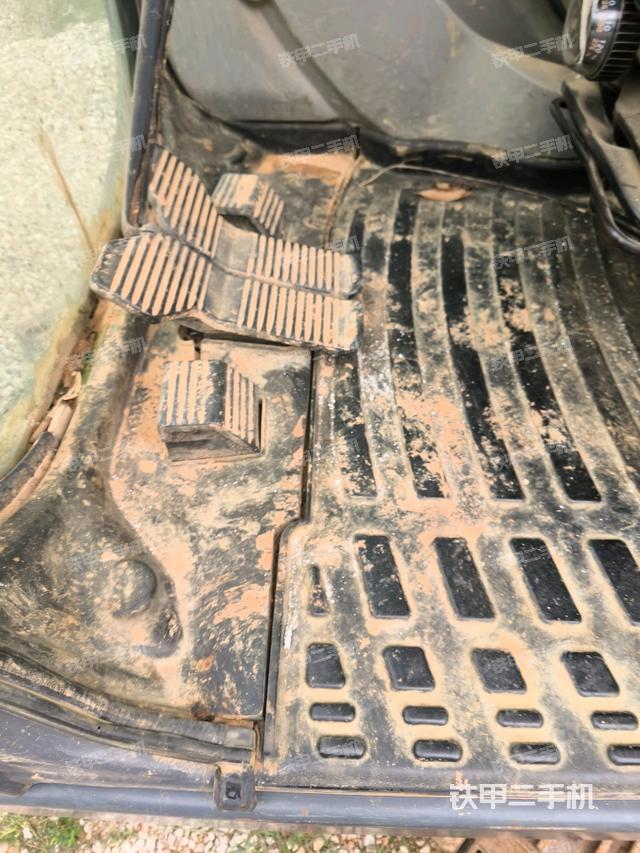 座椅左側控制臺/音響/含左手柄（駕駛室部分）