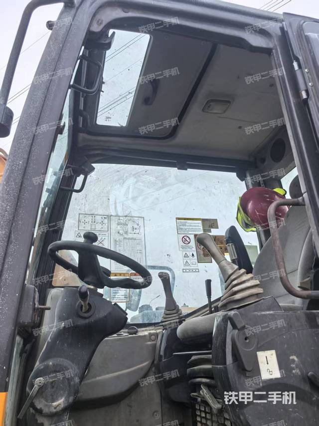 驾驶室整体（整机外观）