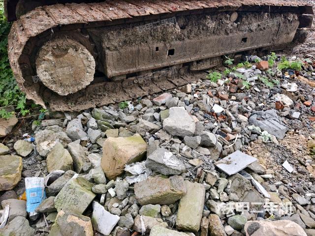 單側(cè)履帶整體（整機(jī)外觀）