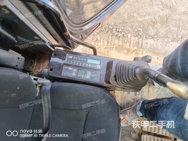 座椅左侧控制台/音响/含左手柄（驾驶室部分）