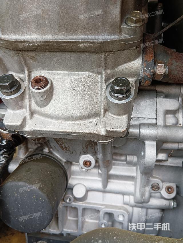 液壓泵艙室正面整體（整機外觀）