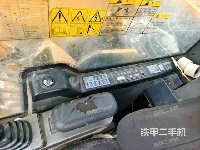 座椅右側(cè)控制臺(tái)/鑰匙門/油門/含右手柄（駕駛室部分）