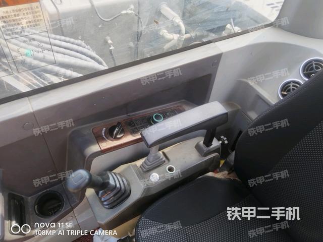 座椅左侧控制台/音响/含左手柄（驾驶室部分）