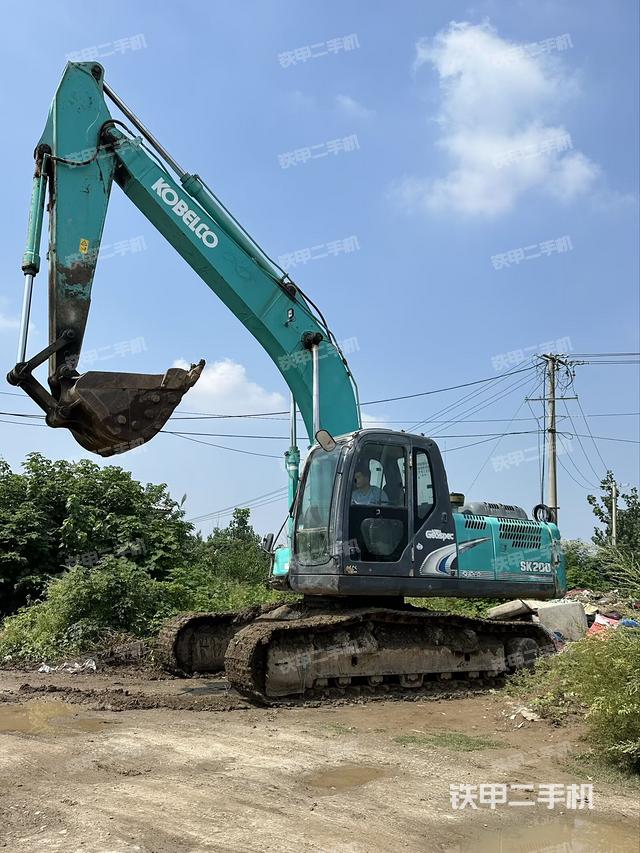 神钢SK200-8挖掘机