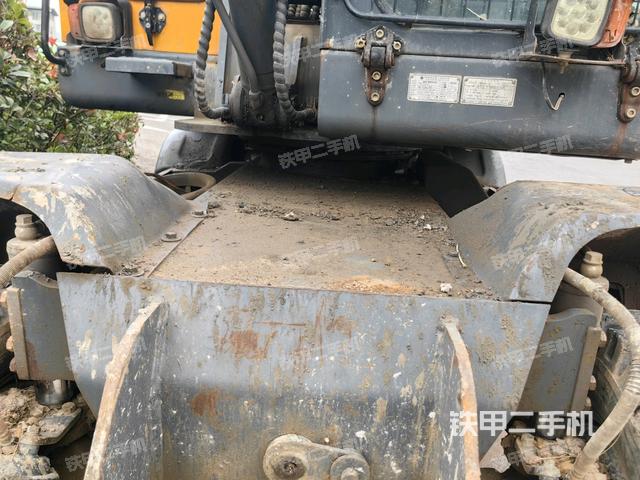 转盘和下车架正前（工作和回转装置）