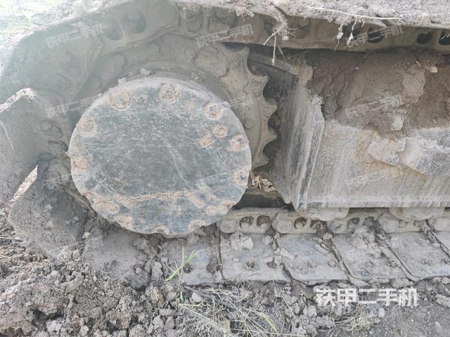 左驅(qū)動輪（行走機構(gòu)）