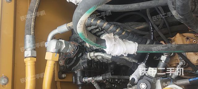 回转马达和主控阀（整机外观）