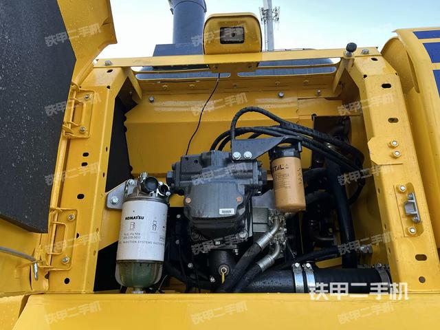 液壓泵艙室正面整體（整機(jī)外觀）