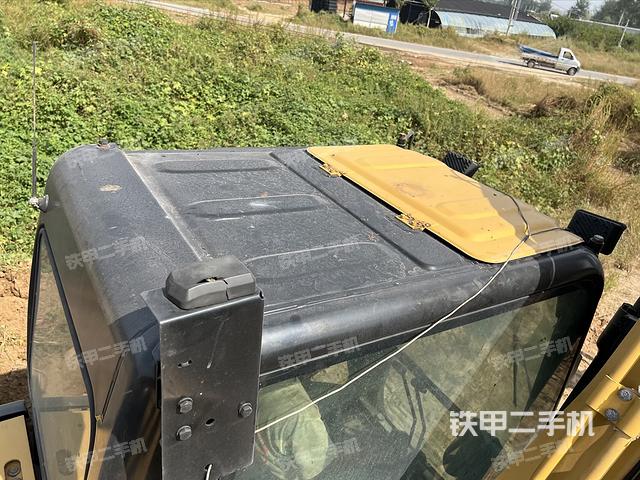 驾驶室顶部（整机外观）