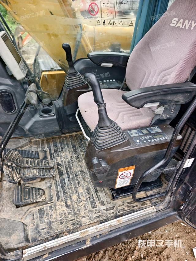 驾驶室整体（整机外观）