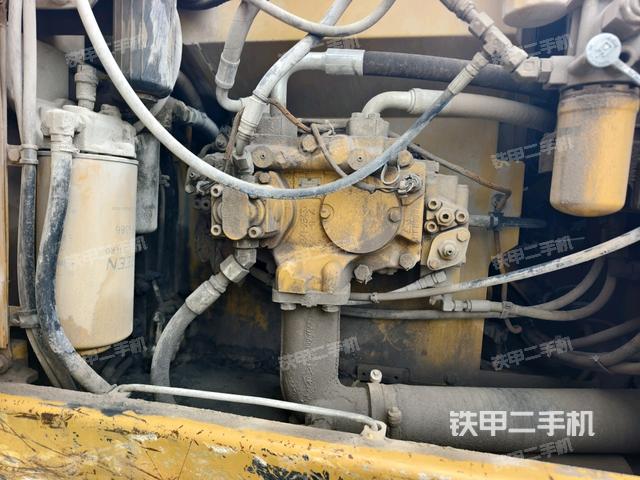 液壓泵艙室正面整體（整機(jī)外觀）