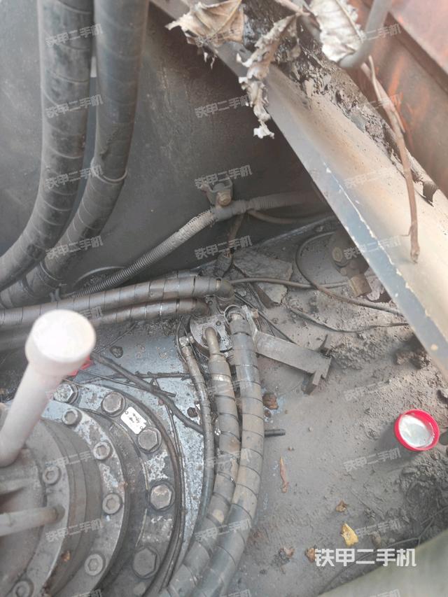 中央回轉(zhuǎn)接頭特寫（上車部件）