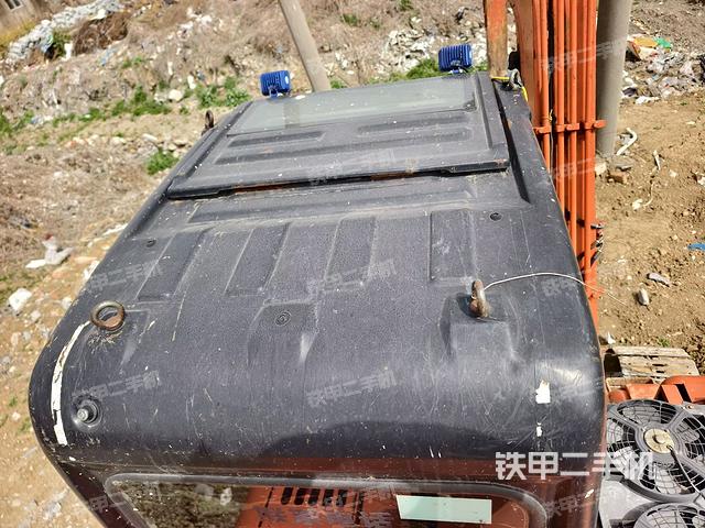 驾驶室顶部（整机外观）