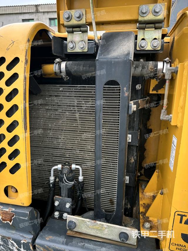 回转马达和主控阀（整机外观）