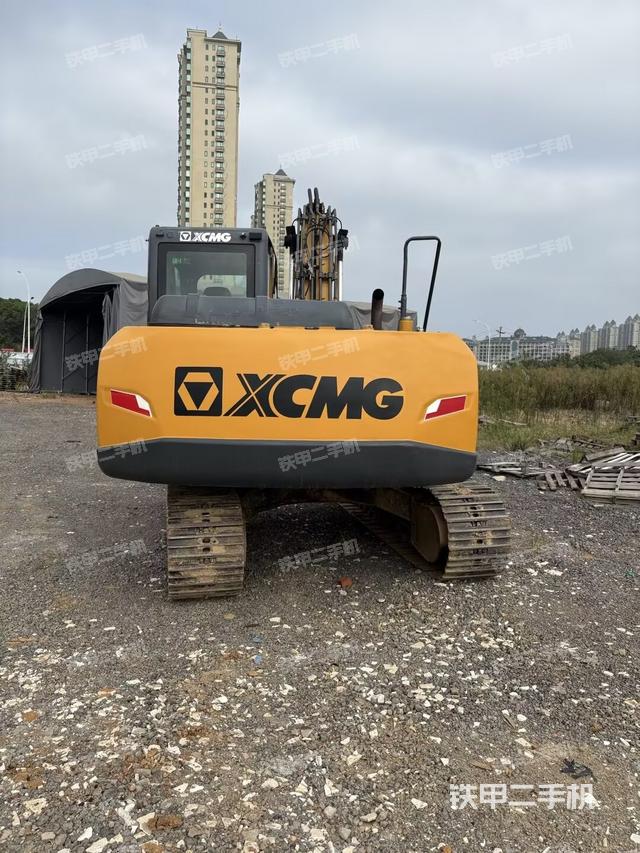 驾驶室顶部（整机外观）