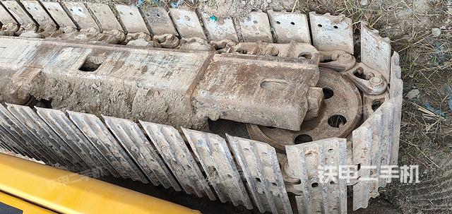 單側(cè)履帶整體(整機外觀) 單側(cè)履帶整體(整機外觀)