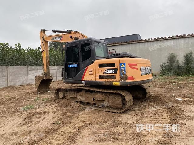 三一重工SY135C挖掘机