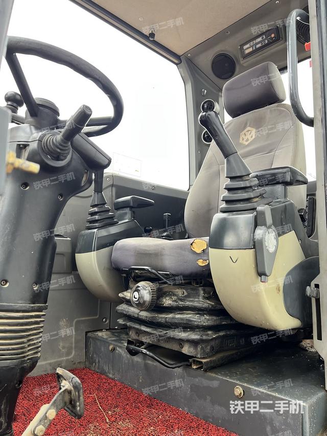 驾驶室整体（整机外观）