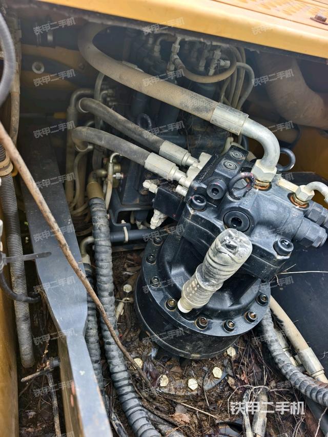 回转马达和主控阀（整机外观）