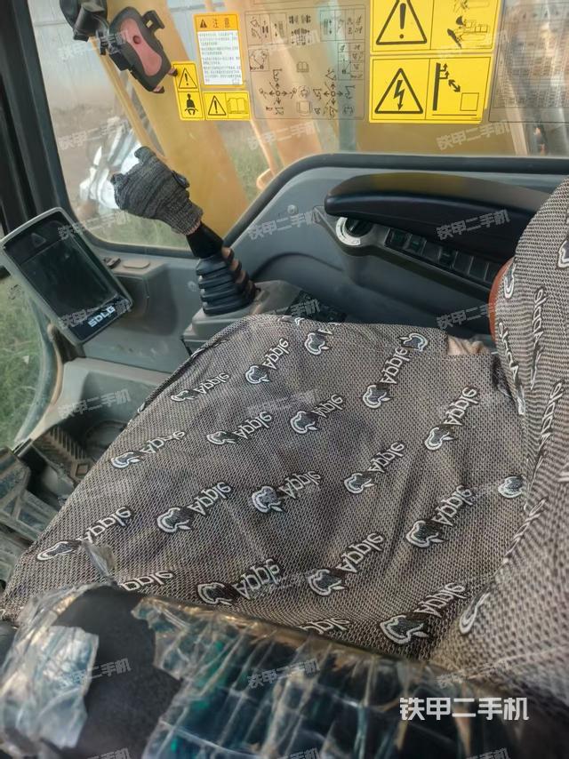 駕駛室整體（整機(jī)外觀）