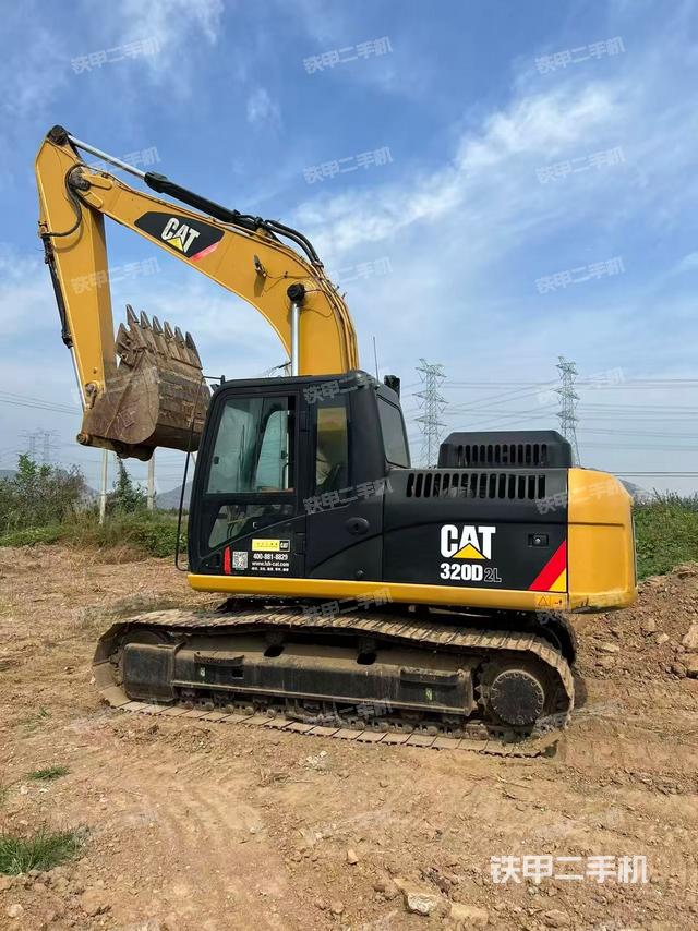 卡特彼勒CAT®318D2 L 小型液压挖掘机