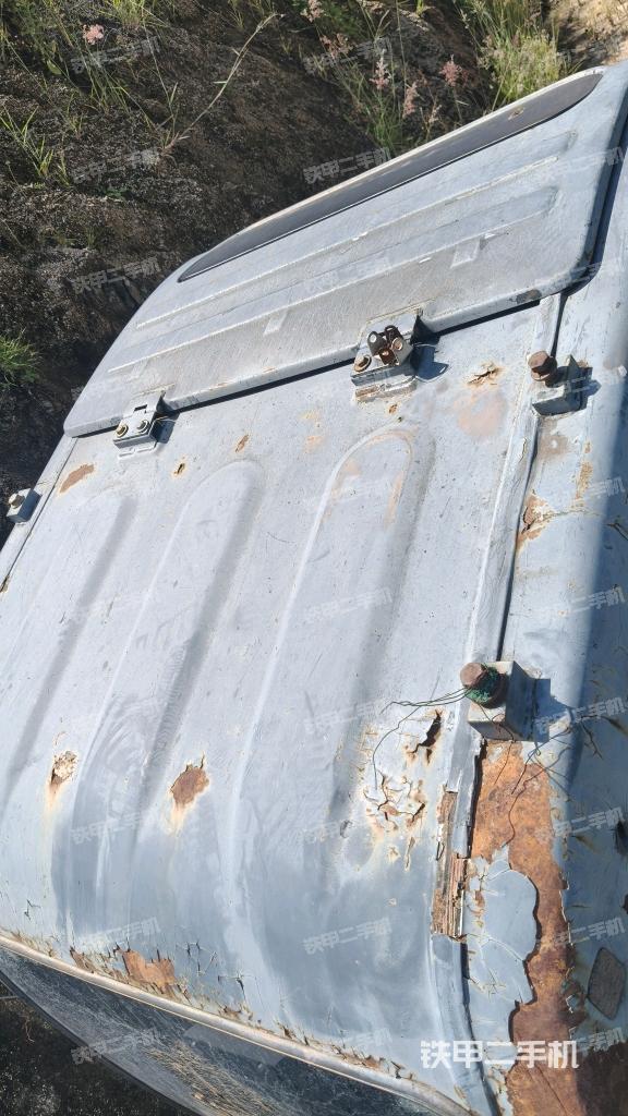 駕駛室頂部（整機外觀）