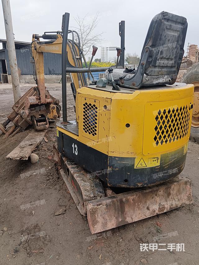 駕駛室頂部（整機外觀）