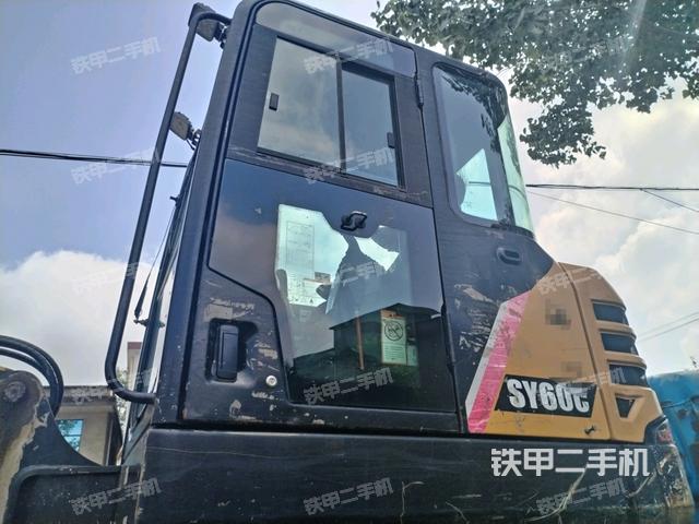 駕駛室整體(整機(jī)外觀) 駕駛室整體(整機(jī)外觀)