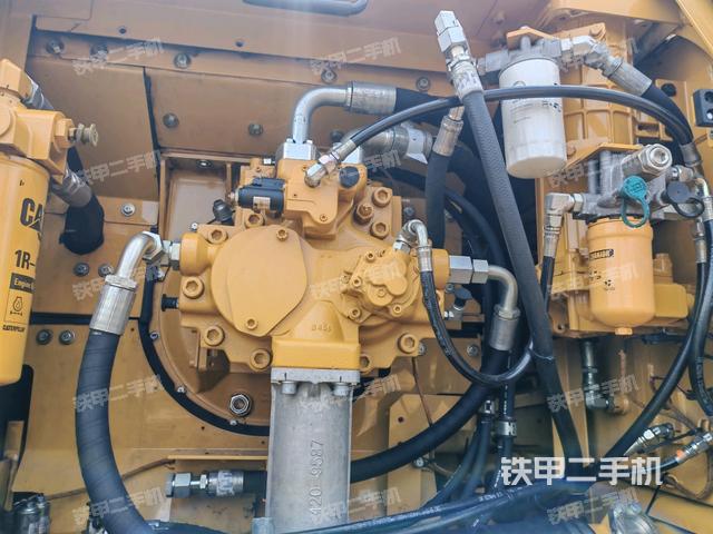 液壓泵艙室正面整體（整機(jī)外觀）