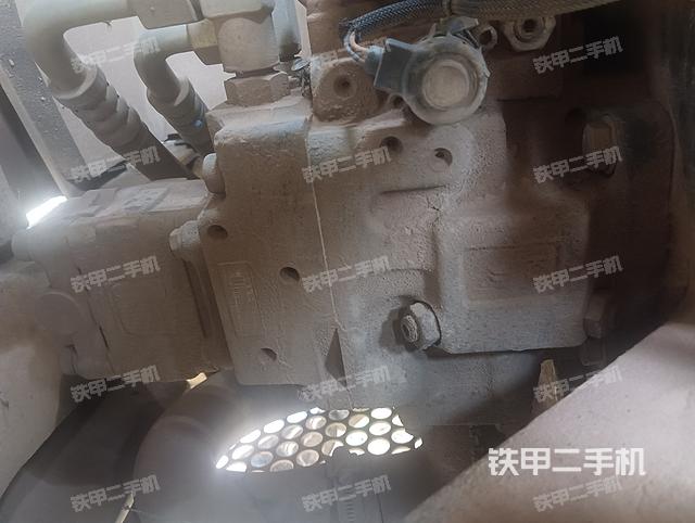 回轉(zhuǎn)馬達(dá)和主控閥（整機(jī)外觀）