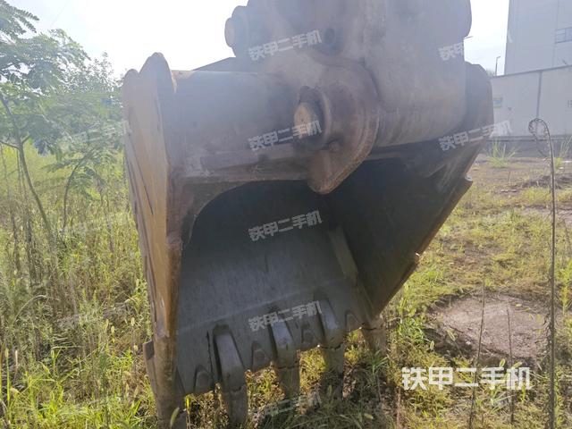 鏟斗右后整體（工作和回轉(zhuǎn)裝置）