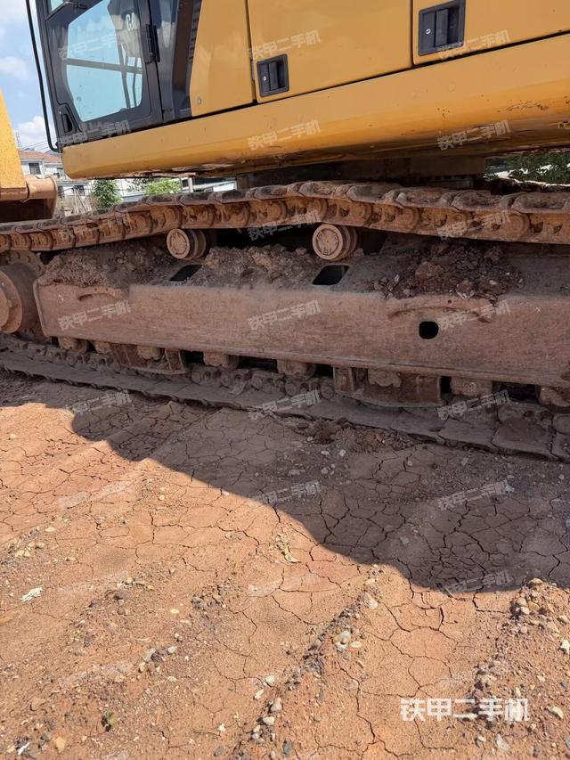 左驅(qū)動(dòng)輪（行走機(jī)構(gòu)）