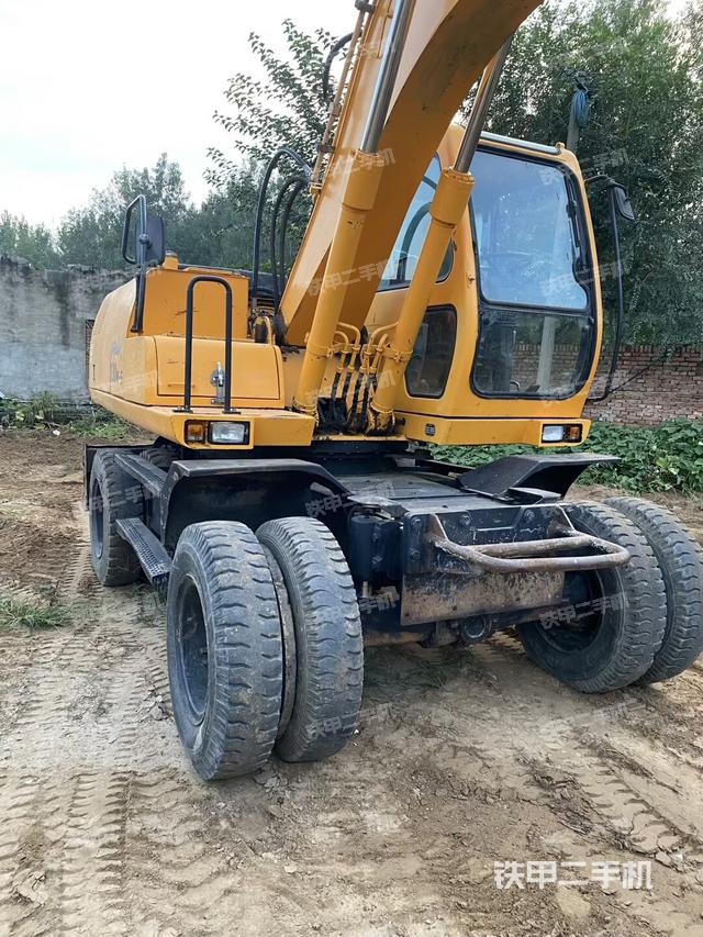 驾驶室顶部（整机外观）