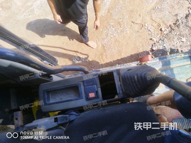 座椅右侧控制台/钥匙门/油门/含右手柄（驾驶室部分）