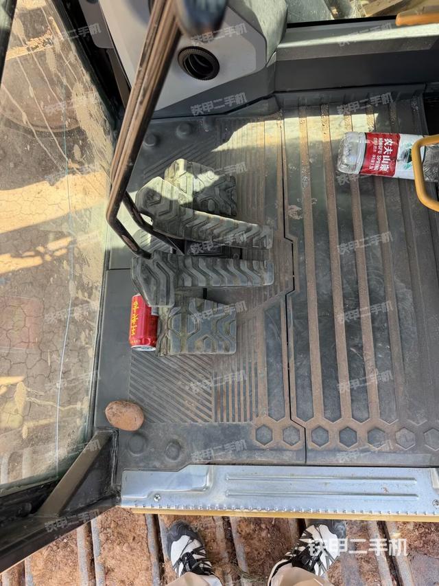 后窗玻璃角標(biāo)（駕駛室部分）